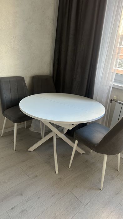 Продам стол и 6 стульев