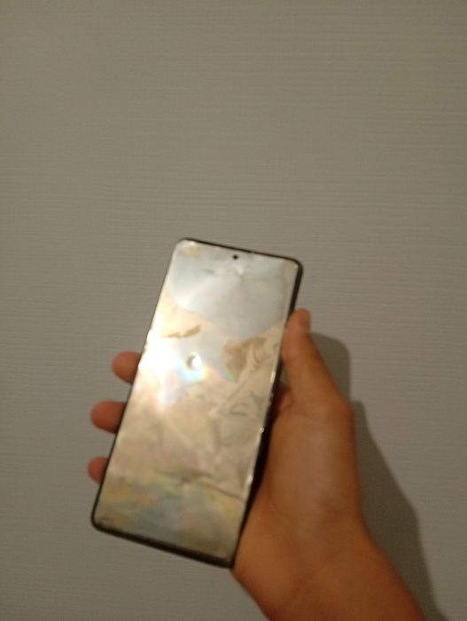 Продам 3 телефона редми и 2 самсунга