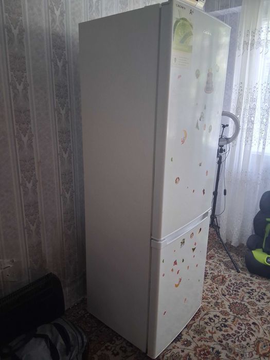 Хладилник с фризер CROWN