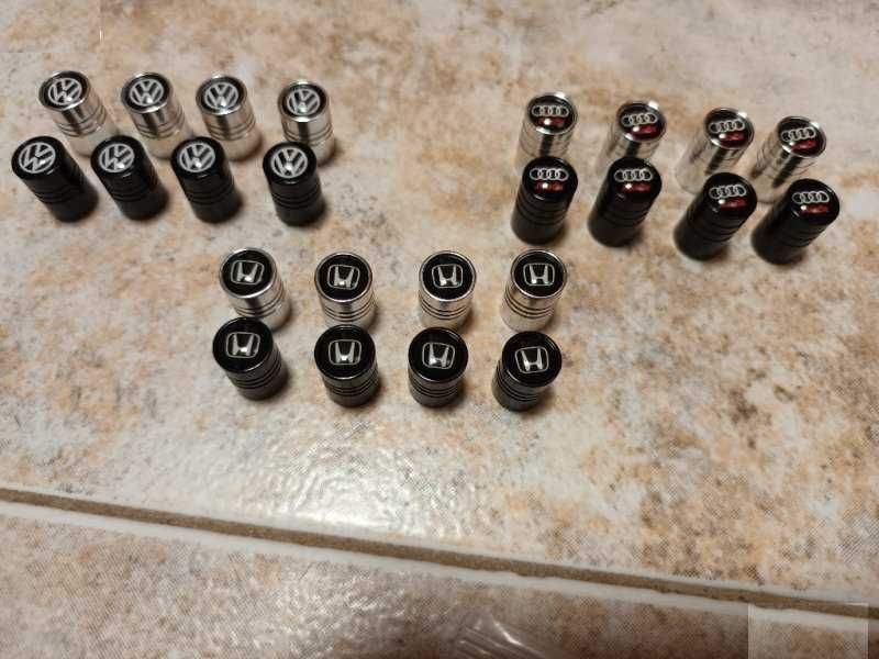 Капачки за винтили 4бр с лого