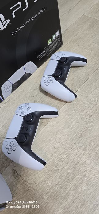 Ps5 новая,два геймпада.
