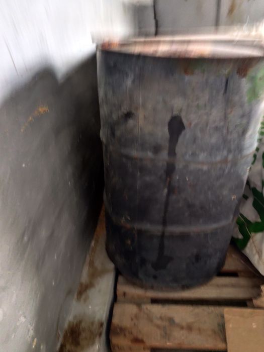 Продавам метални варели