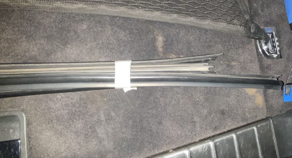 Продам наружние уплотнители стекол дверей 124 мерседес