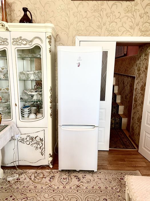 Продам холодильник Индезит рабочая 100%