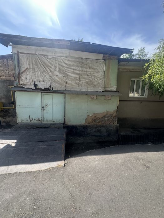 Кўкча махалласида 1.4 сотих уй   фасади 7 м,  узунлиги 20 м сотилади