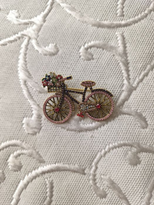 Летни аксесоари - брошки