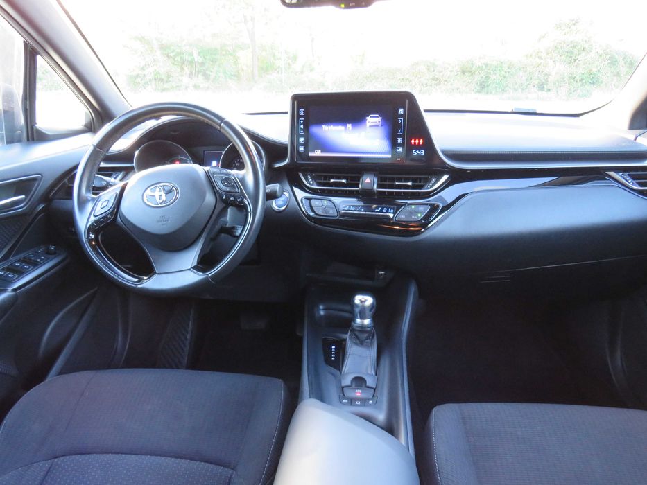 Toyota C-HR Hybrid Keyless сервизна история