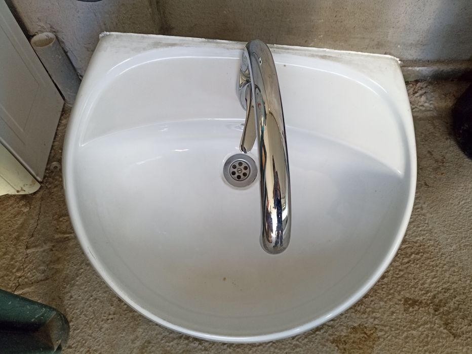 Мивка със смесител за баня