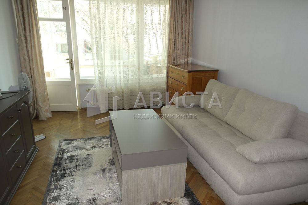 Дава се под наем Двустаен апартамент в София, Изток - 75 кв.м за 698.19 € - Снимка #1