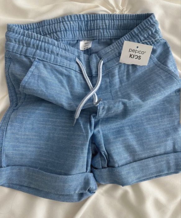 Pantaloni scurti