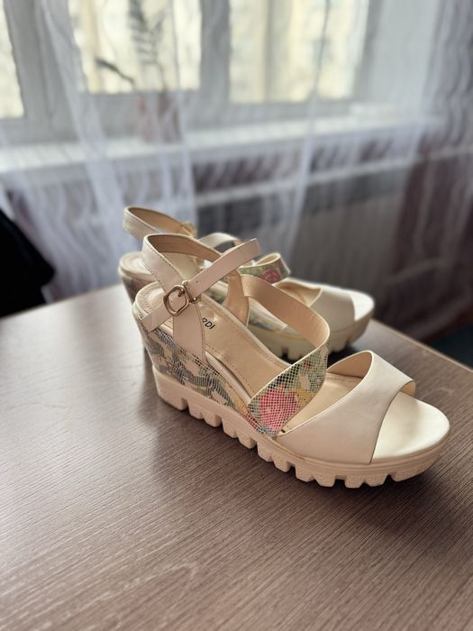 Продам обувь женская