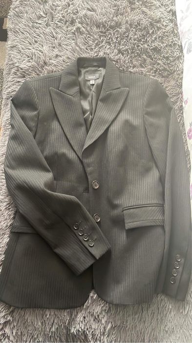 Vând hainute in stare buna