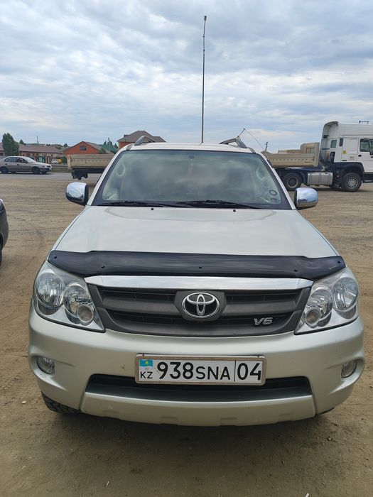 Продам Тойот Фортунер 2005 года выпуска