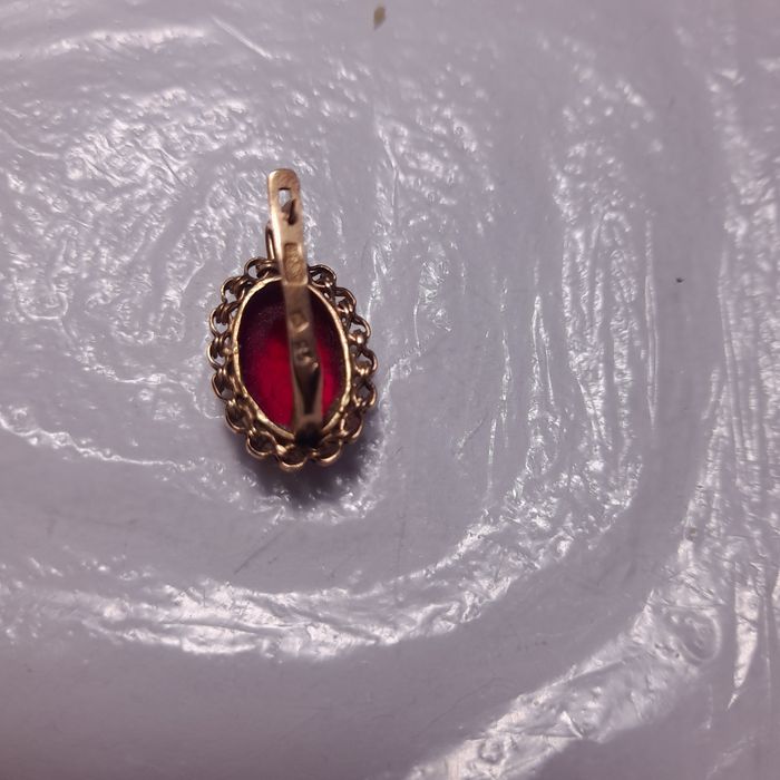 Золотая серёжка с рубином