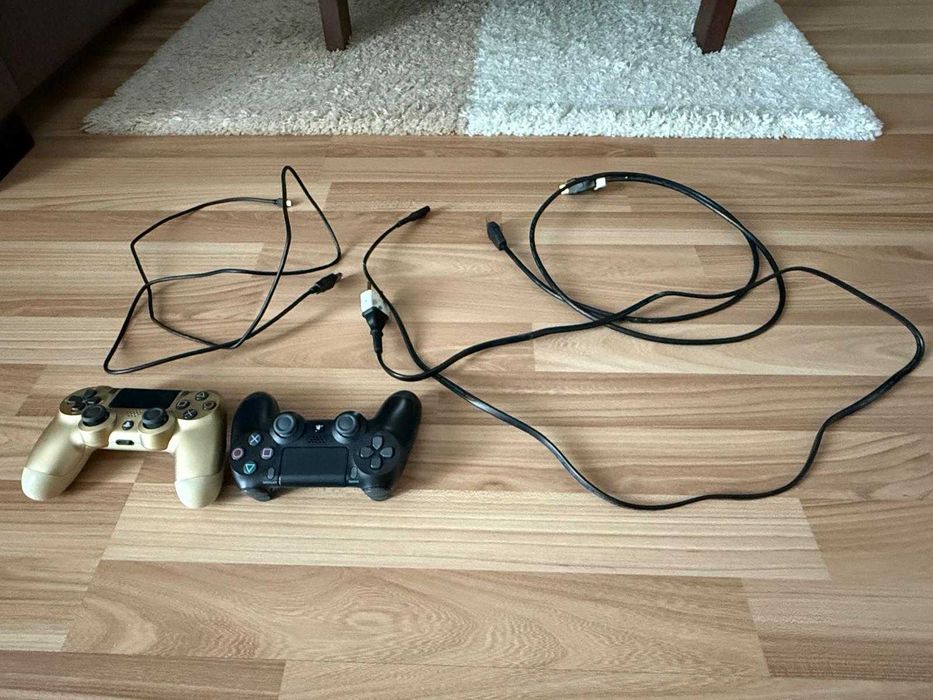 PS4 Slim 1TB + 2 controllere + Spider-Man – 700 lei negociabil