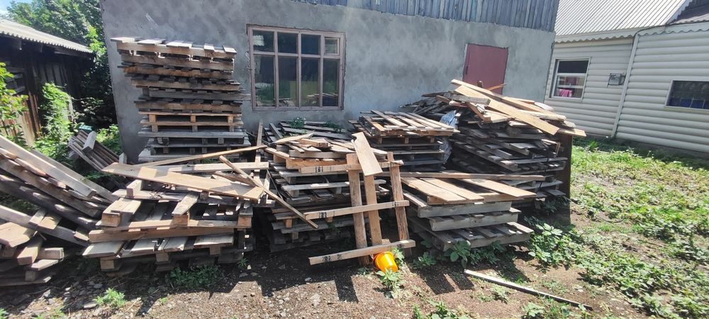 Продам поддоны .