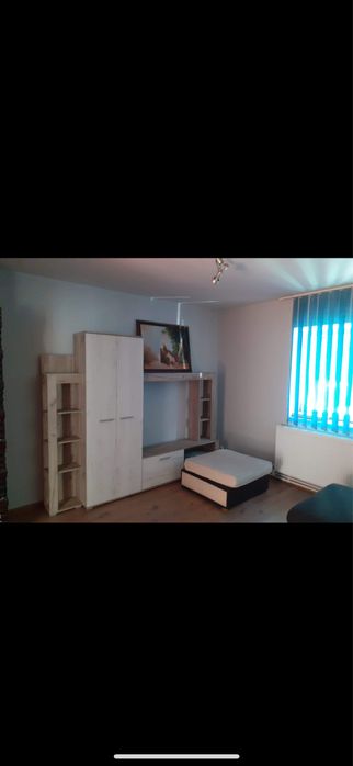 Inchiriez apartament la casa