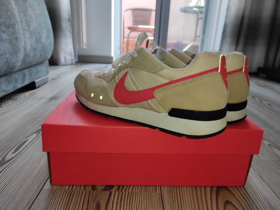 Adidasi sport nike venture runner