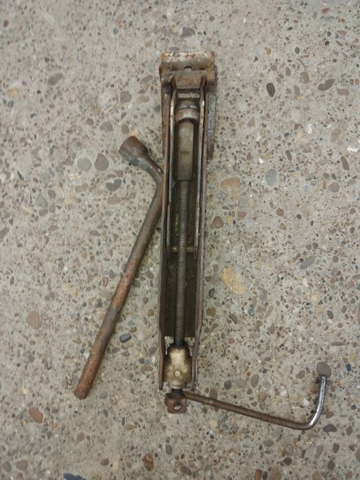 Cric auto plus cheie de roti