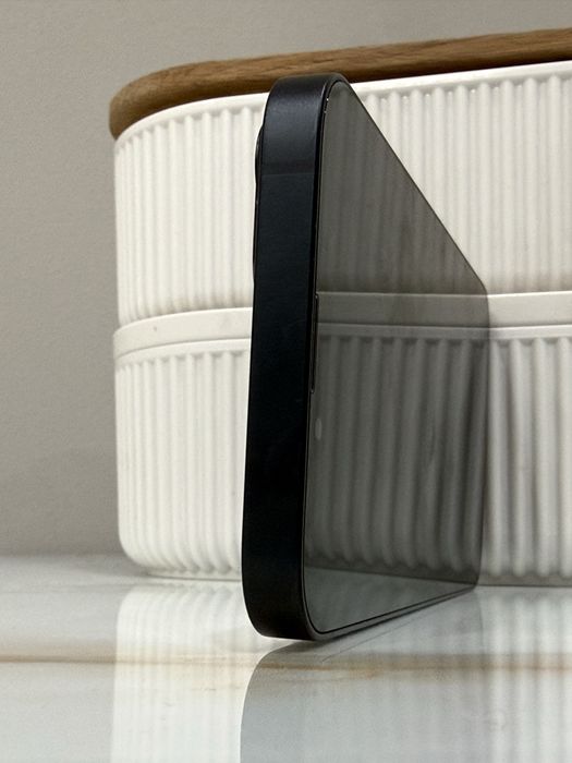 Продам Айфон IPhone 13