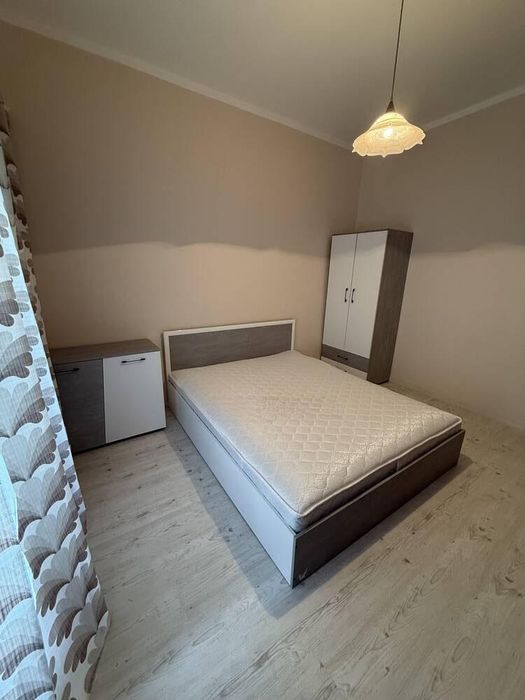 Тристаен, под наем, Център