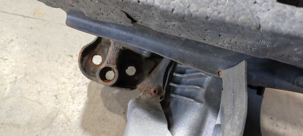 Trager + intaritura fata volkswagen vw golf 5 cu defect 2.0 BKD