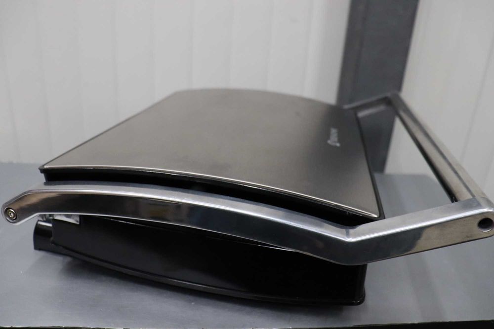 Електрически грил BEHOMEизработен от чугун, , 1800W, с лек ДЕФЕКТ