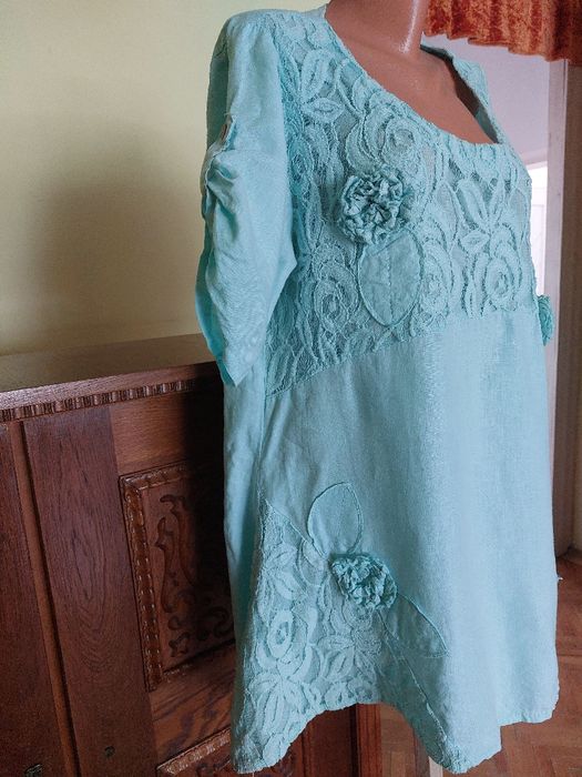 Redusa! Rochie/tunica noua 100% in, culoare de basm, bleu turcoaz cu dantela si trandafiri tot de in