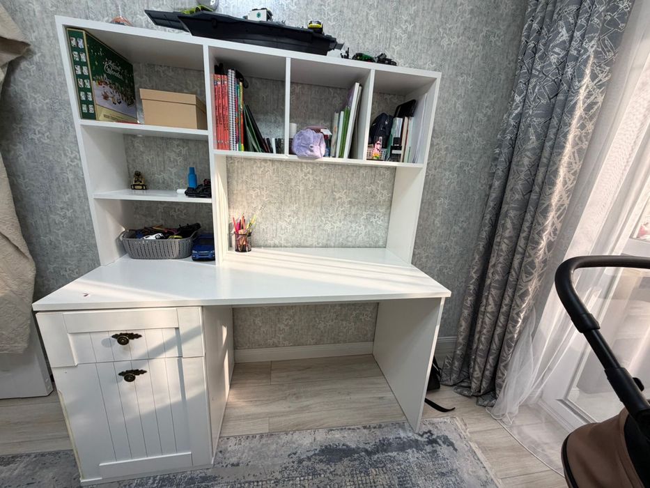 70 тыс , 90/180 размер, стол 20 тыс