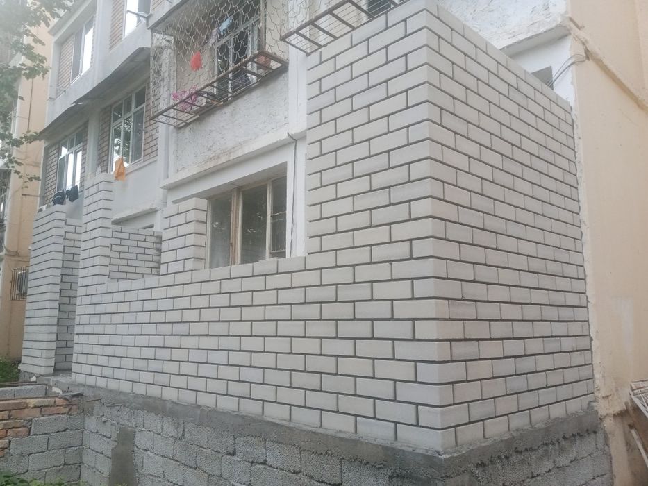 Balkonga sifatli ğisht teramiz.Мастер кладки кирпича.