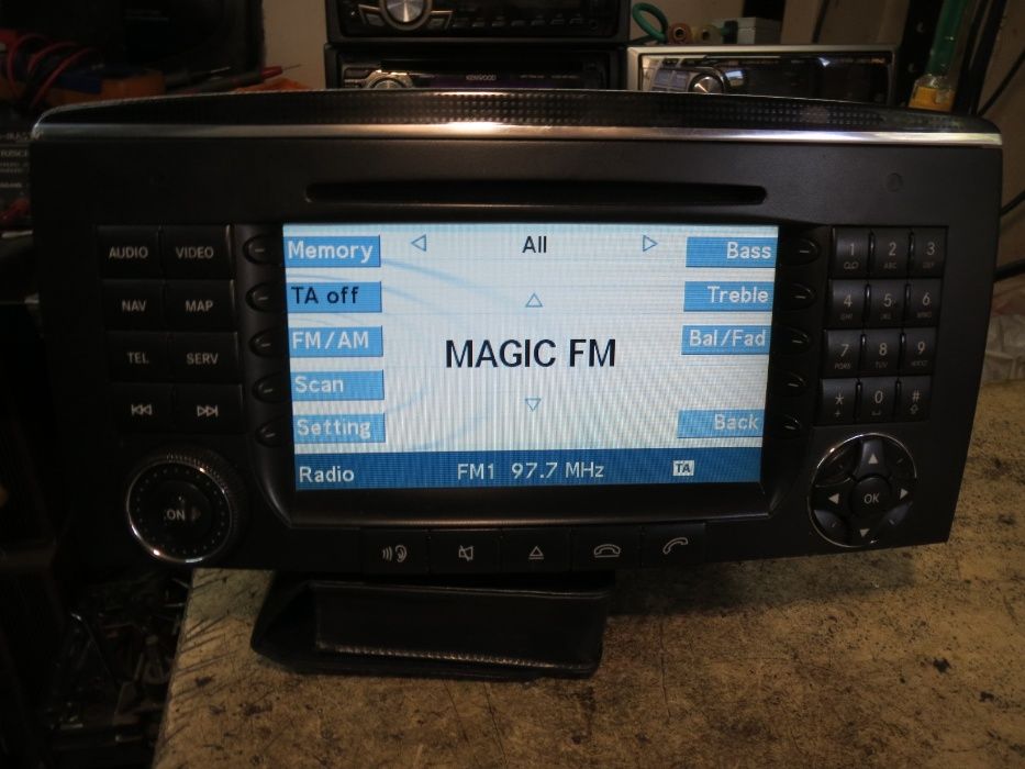 Продавам фабрични касетофони цд плеъри и навигации.