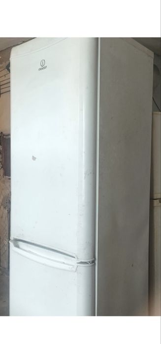Продам холодильник на запчасти,самовывоз.