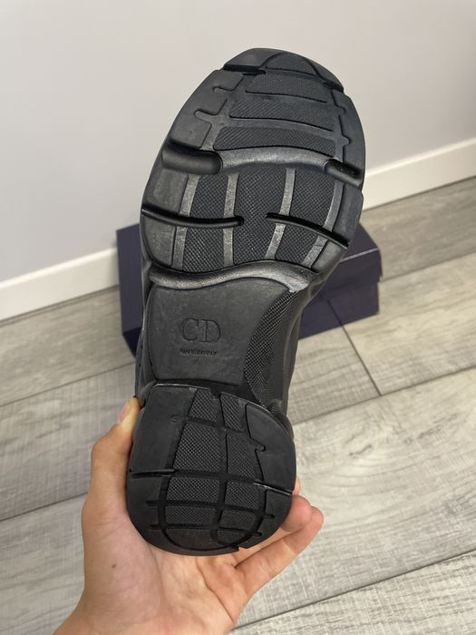 Dior B22