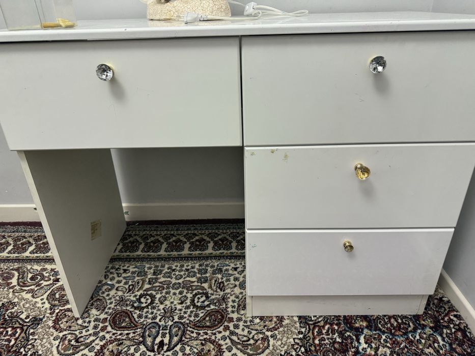 Tortmali stol sotiladi