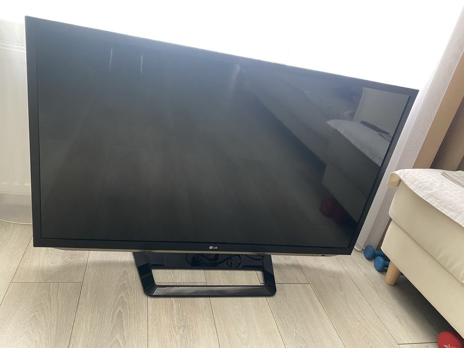 Телевизор LG черный