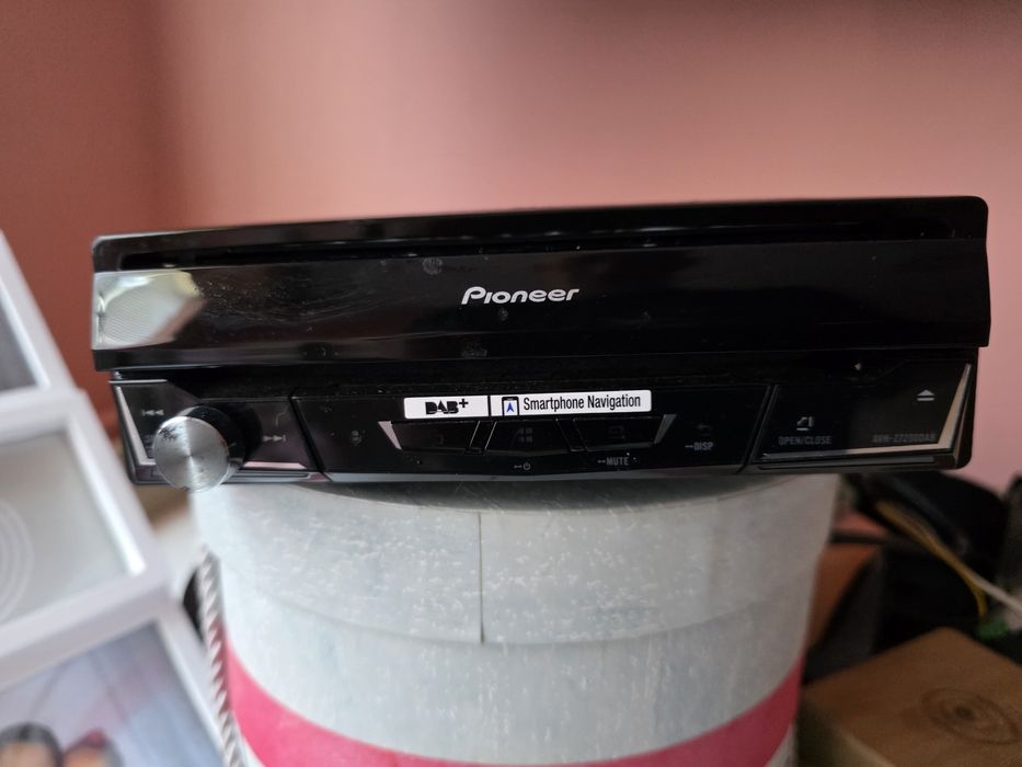 Продавам Pioneer avh-z7200dav