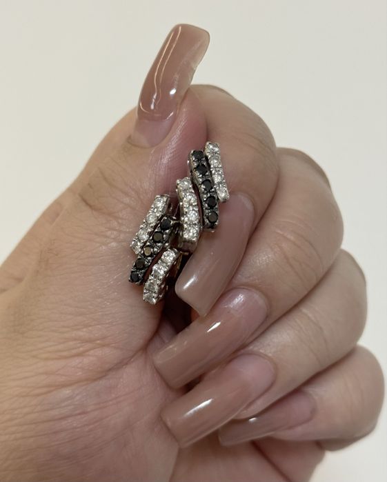 Золотые серьги с бриллиантами