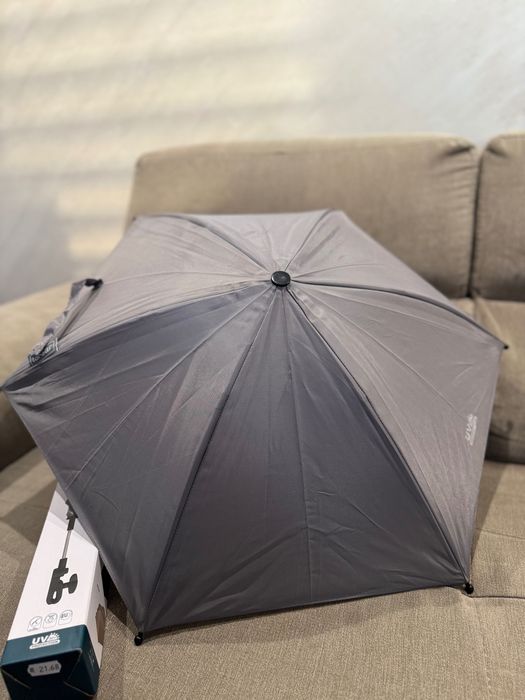 чашка за кафе и чадър за бебешка количка