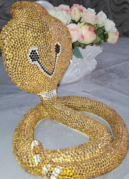 Продаётся  статуэтка кобра