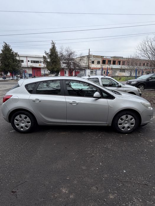 Opel Astra J 1.7 CDTI 110 CP | 2011 | Pilot automat| 6 trepte | senzori parcare