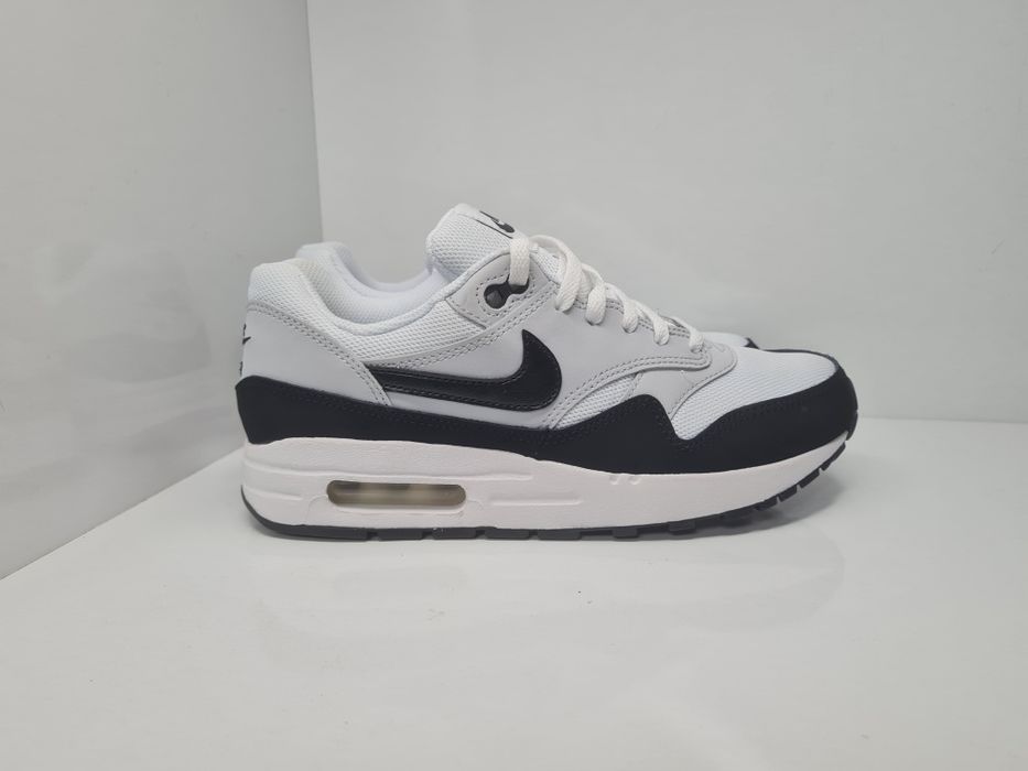 Маратонки Nike Air Max 1

Чисто нови с кутия.

Размер 38 стелка 24 см.

Цена 55 евро.