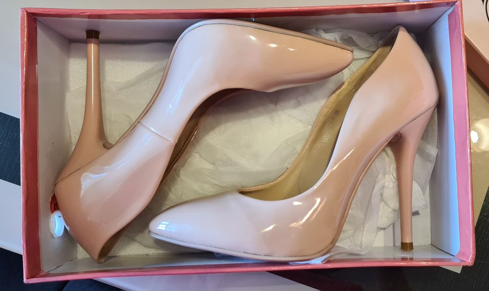 Продам новые красивые туфли