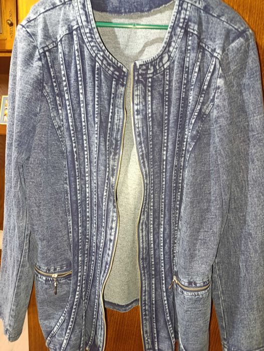 Продавам нови спортни дамски сака големи номера