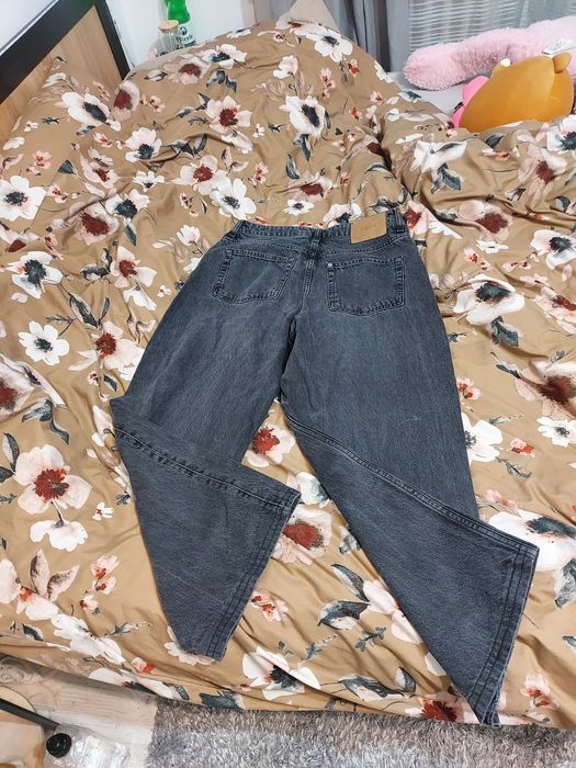 Blugi fete cumpărați din H&M