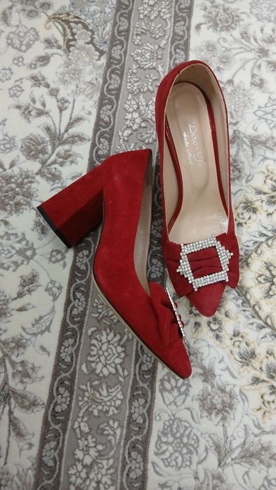 Красные каблуки.