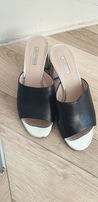 Босоножки кожаные баскони