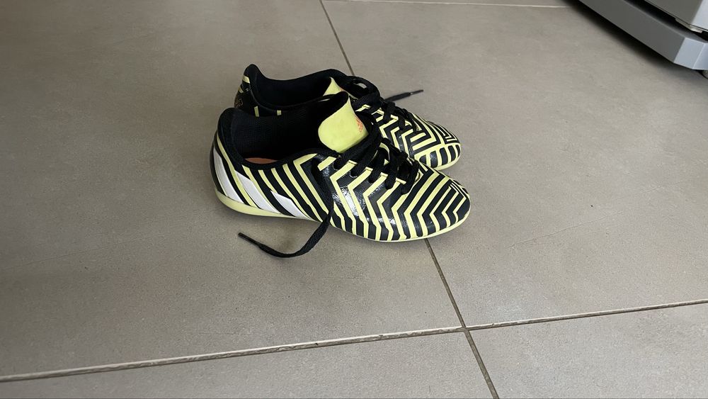 Ghete footbal  Adidas predito