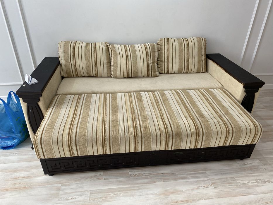 Отдам раскладной диван даром