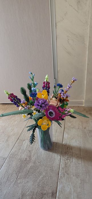 Сглобено Lego букет цветя