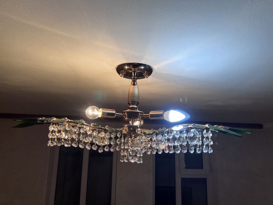 Продам люстру в отличном состоянии